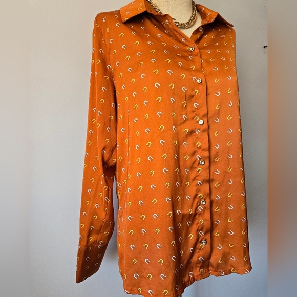 FOR YOU MODA Horseshoe Pattern Burnt Orange Long Sleeve Button Down Shirt. Med - Picture 4 of 13